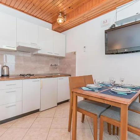 Apartment Josip Makarska