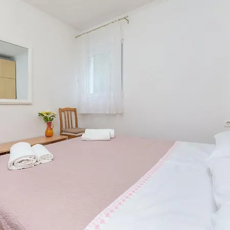 Apartment Josip Makarska